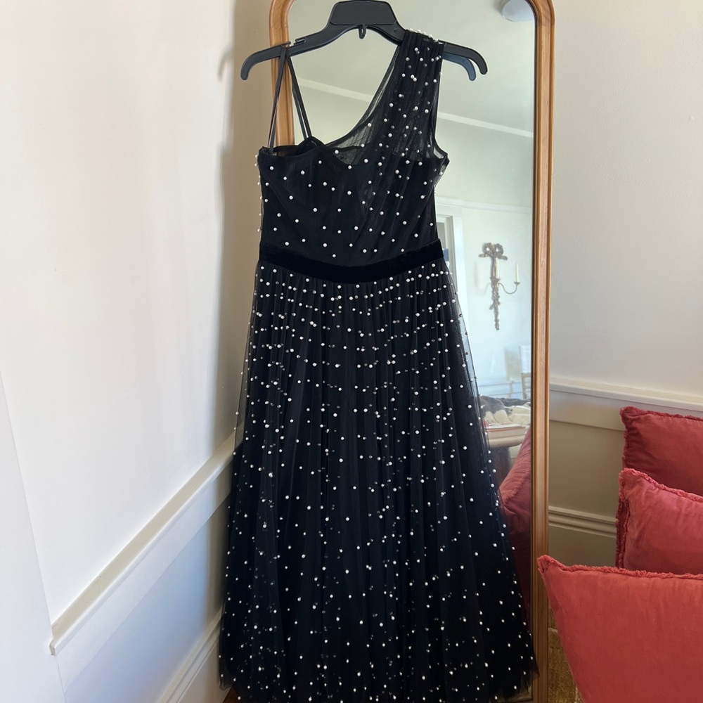 Elegant Black Evening Dress with Pearl Accents